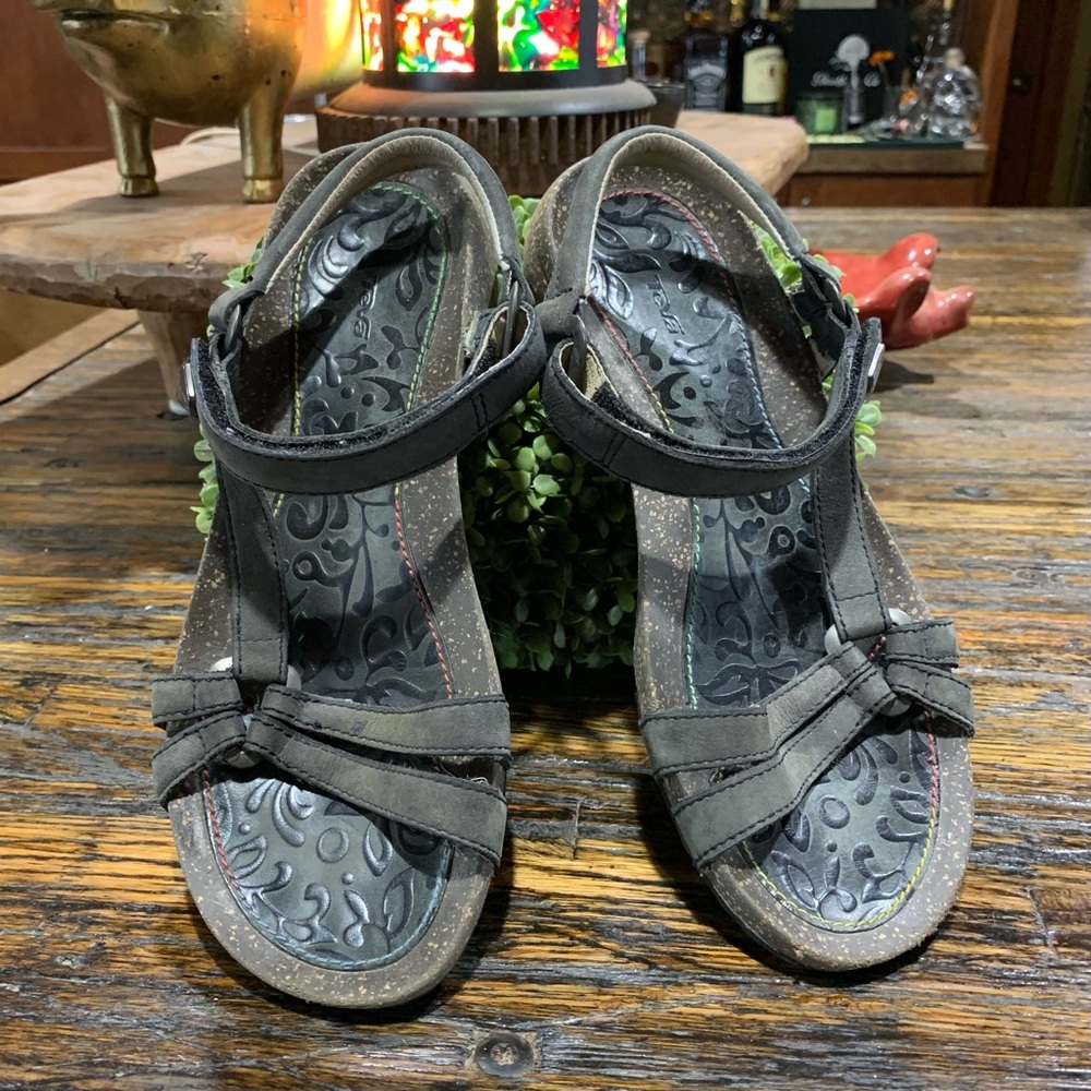 Teva Ventura Cork Outdoor Hiking Sandals Read
